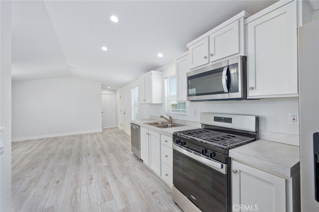 15252 Seneca Road 13