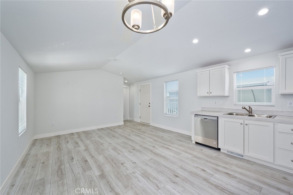 15252 Seneca Road 13