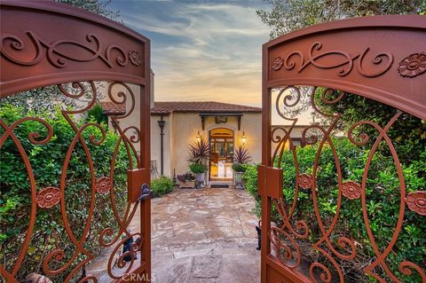 Photo of 31641 Mar Vista Avenue, Laguna Beach, CA 92651 (MLS # NP26125215)