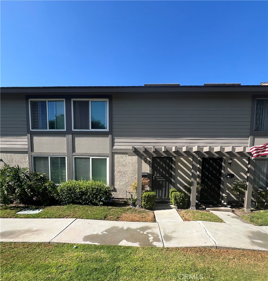 Beautiful townhome near the South Coast Metro area! Welcome to this charming 2-story townhome featuring 3 bedrooms and a 2-car garage. This great starter home offers a spacious courtyard patio, perfect for relaxing or entertaining. The large patio area has direct access to the garage. Enjoy upgrades such as double-pane windows and sliders, and recessed lighting throughout and a kitchen with a lovely garden window. The attic offers extra storage with a pull-down ladder . Additional highlights include dimmable recessed lighting in the kitchen and a LiftMaster garage door opener with smartphone access.The community offers pools and a spa, all within the desirable Bradford Place Community. Located just minutes from South Coast Plaza, you’ll have endless shopping, dining, and entertainment options right at your doorstep.