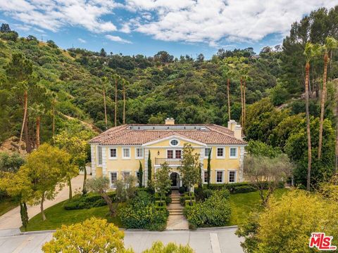 Photo of 13935 Durham Road, Beverly Hills, CA 90210 (MLS # 26828087)