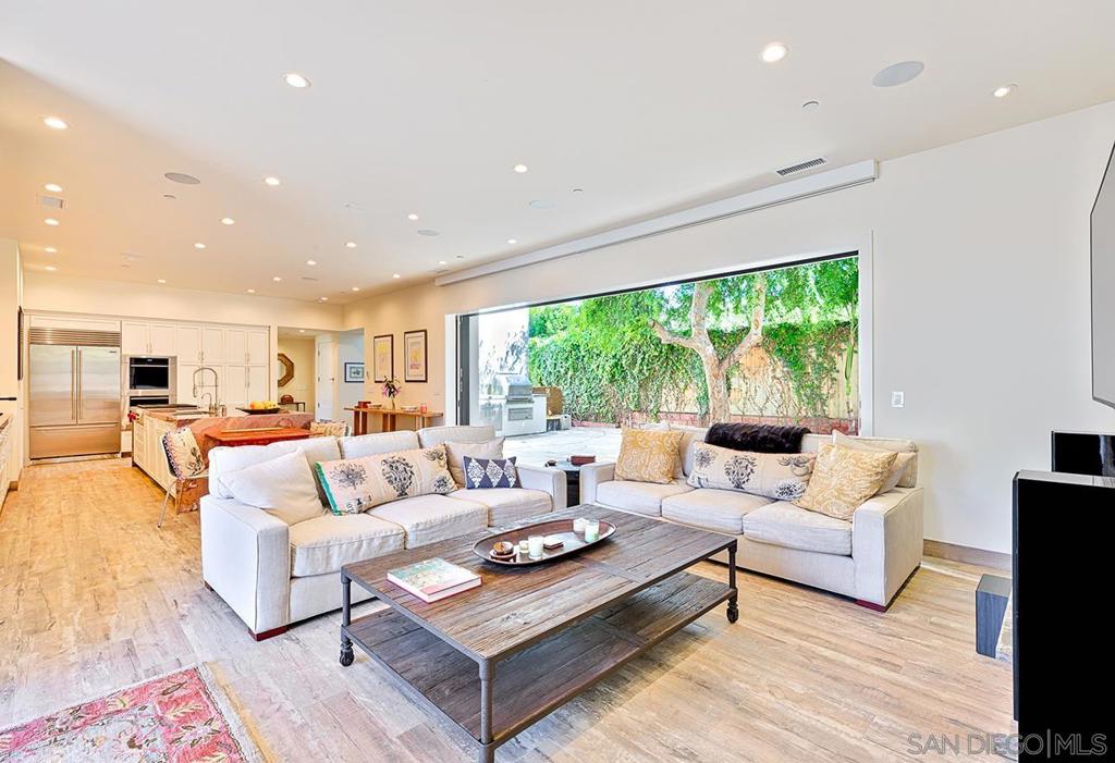 8477 El Paseo Grande