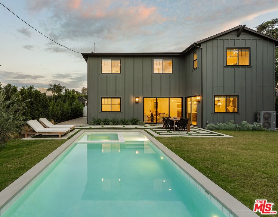 11729 Hartsook Street, Valley Village CA 91607
