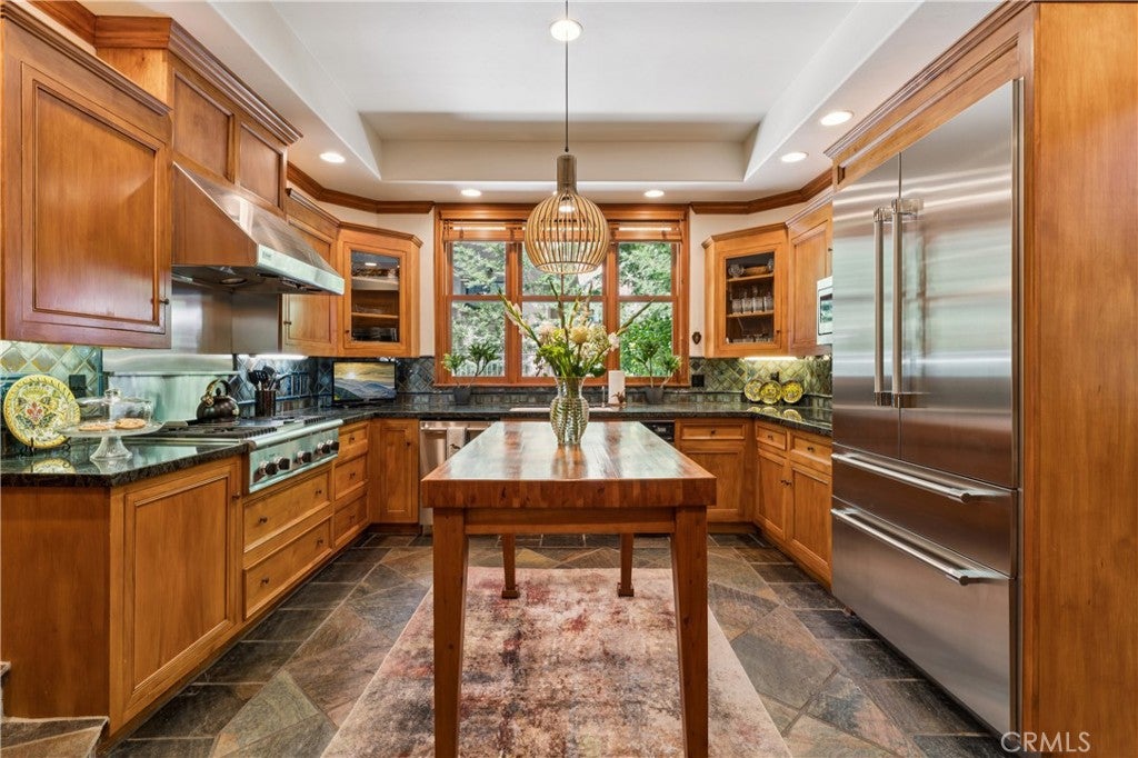 27489 Meadow Bay