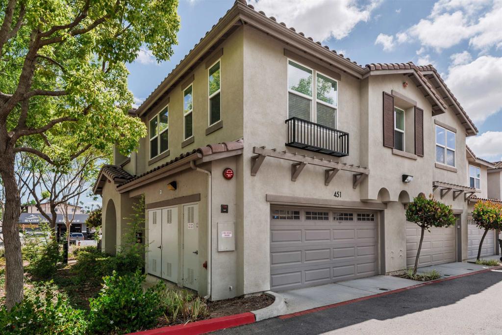 451 Avenida De La Luna