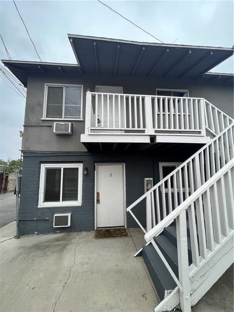 Upstairs 1-Bedroom Apartment In the Heart of Downtown Riverside! Stove/Oven (gas), Refrigerator, and Wall AC and Wall Heater. No Washer/Dryer Hookups or Laundry Facilities. One reserved parking space. Water and Trash are Provided! No Pets Please.