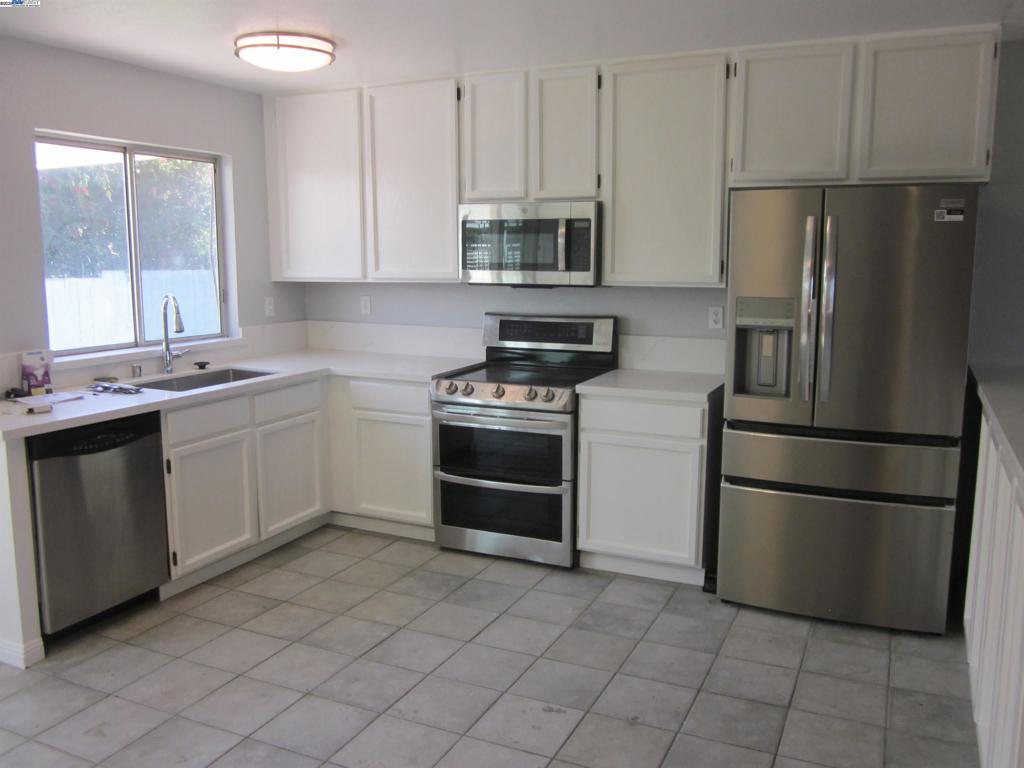 FAIRVIEW HILLS - Residential