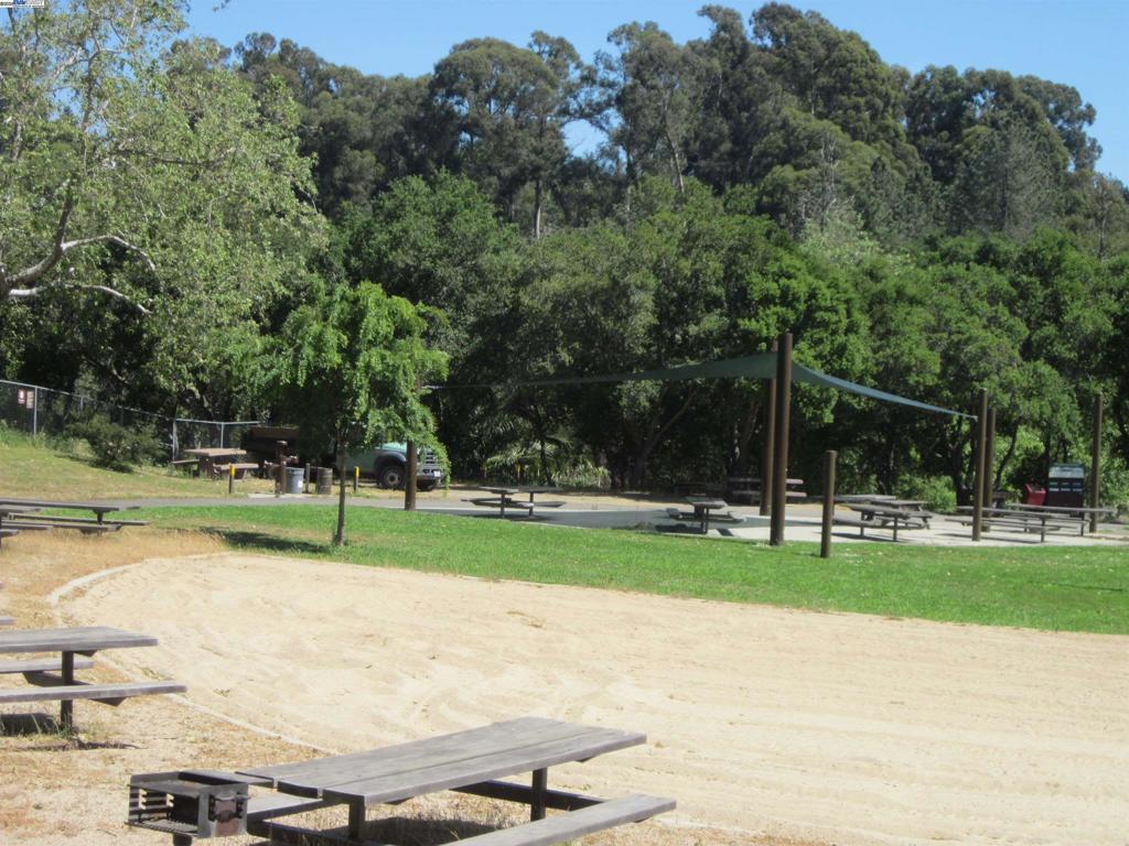 FAIRVIEW HILLS - Residential