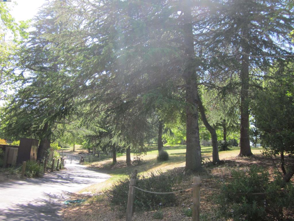 FAIRVIEW HILLS - Residential