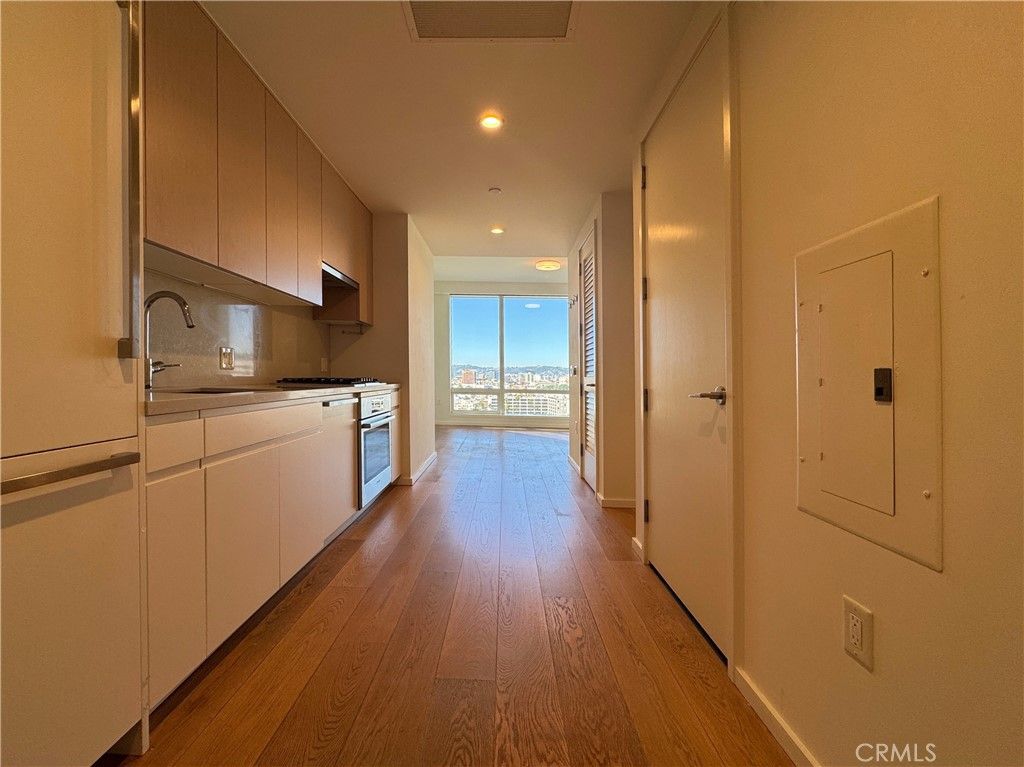 Photo of 877 Francisco #1720, Los Angeles, CA 90017 (MLS # CV26011666)