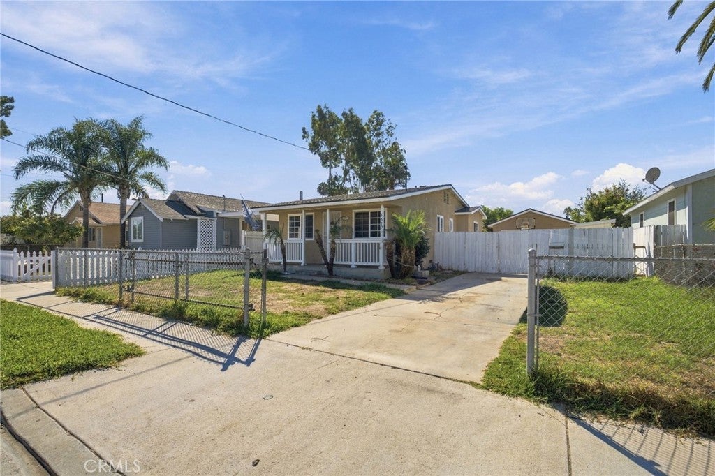 Photo of 5510 Roosevelt Avenue, Santa Ana, CA 92703 (MLS # IV26215280)