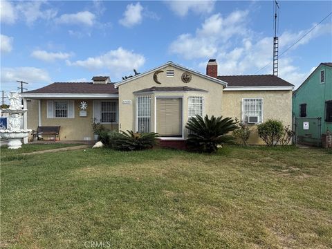 Photo of 12120 Muriel Dr, Lynwood, CA 90262 (MLS # DW25239401)