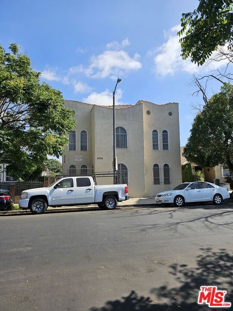 Photo of 2026 W 30th Street, Los Angeles, CA 90018 (MLS # 26849515)