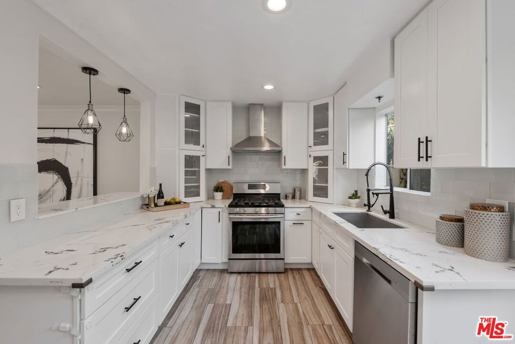 Photo of 843 N Martel Avenue #2, Los Angeles, CA 90046 (MLS # 26653663)