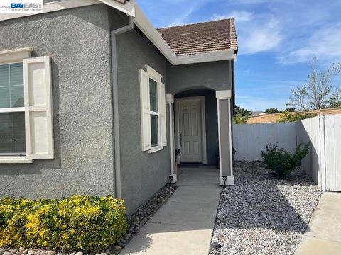 Photo of 1235 Santona Ct Ct, Manteca, CA 95337 (MLS # 41129012)