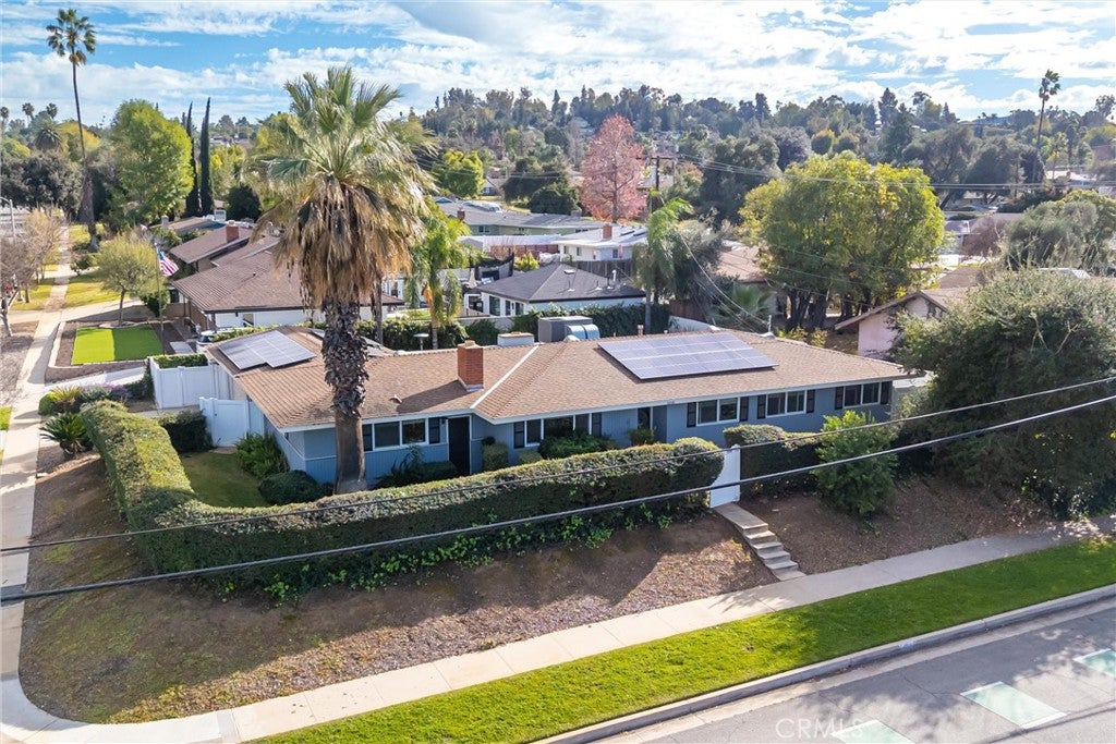 1235 W Cypress