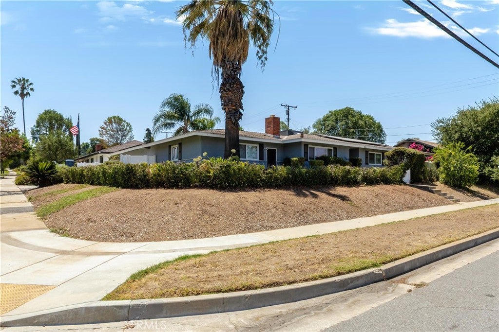 1235 W Cypress