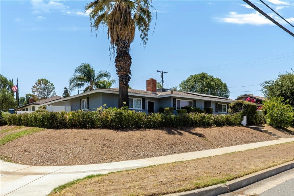 1235 W Cypress