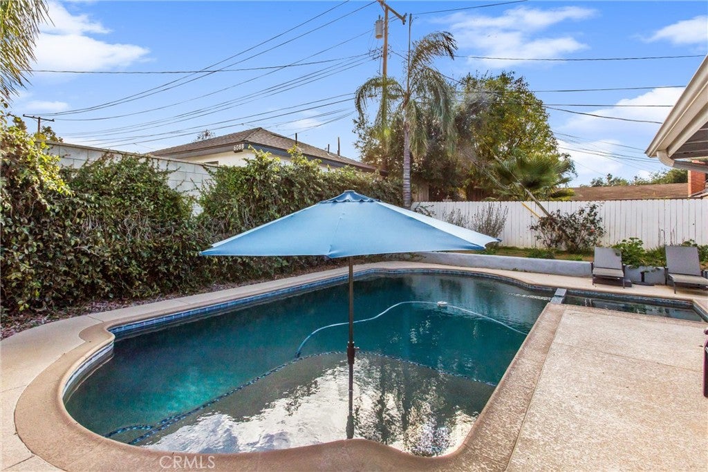 1235 W Cypress