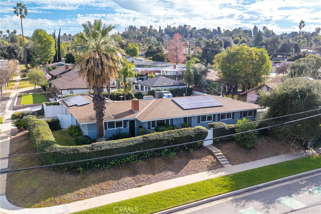 1235 W Cypress