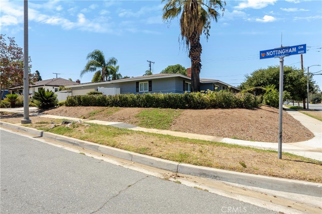 1235 W Cypress
