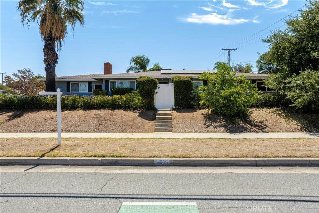 1235 W Cypress