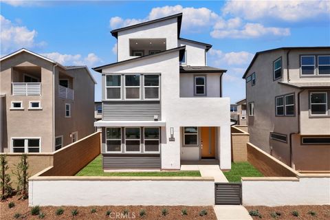 422 Lobata Irvine CA 92618