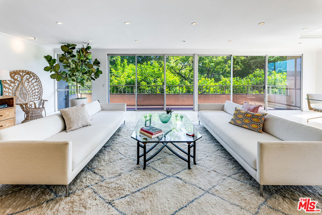 Properties 4 339 N Palm Drive 202