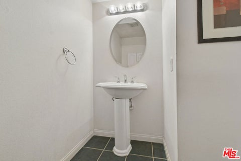 Tiny photo for 223 Green Heath Place, Thousand Oaks, CA 91361 (MLS # 26856041)