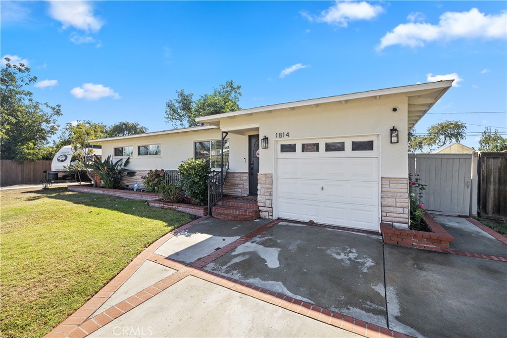 1814 W Jacaranda
