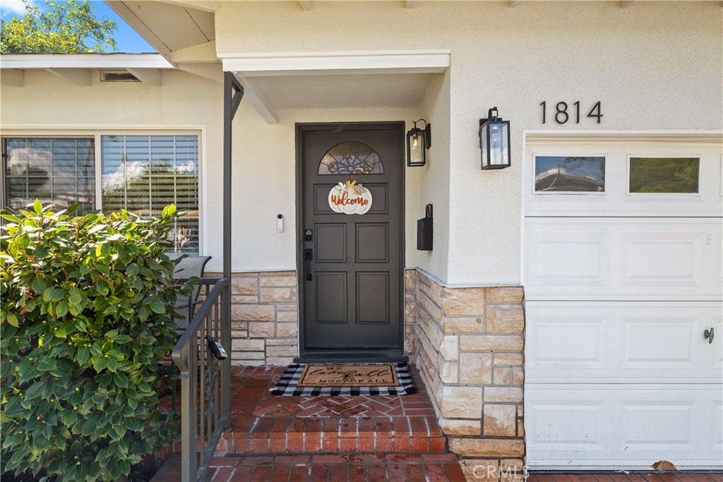 1814 W Jacaranda