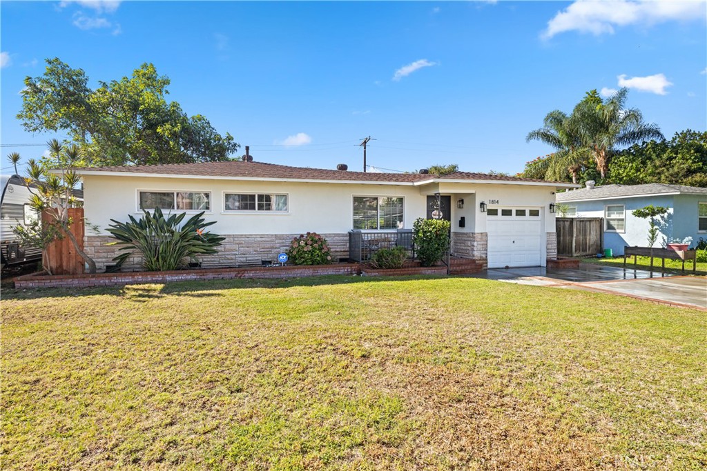 1814 W Jacaranda