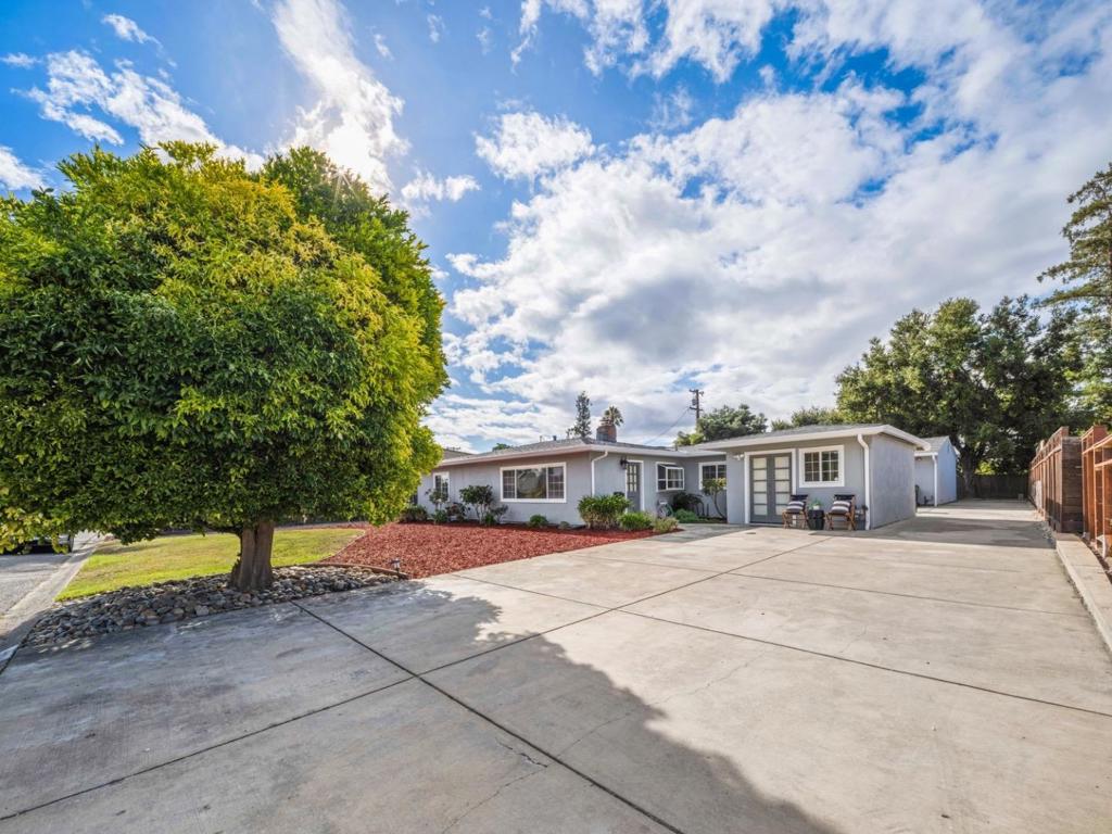 18564 Paseo Tierra