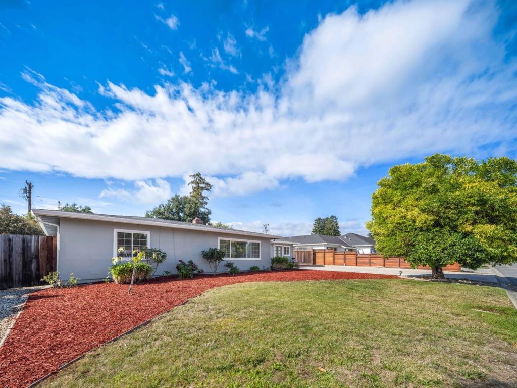 18564 Paseo Tierra