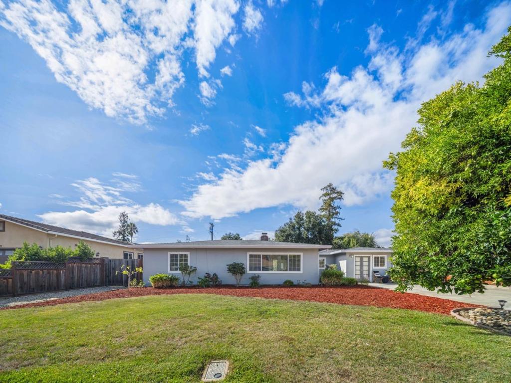 18564 Paseo Tierra