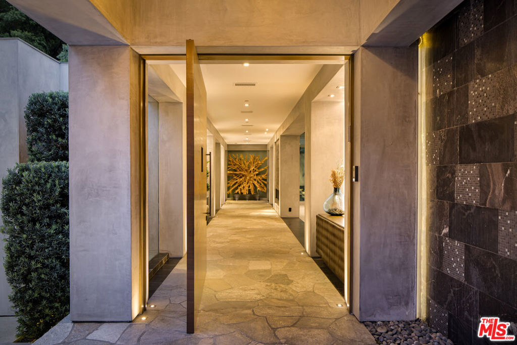 1975 Loma Vista Drive