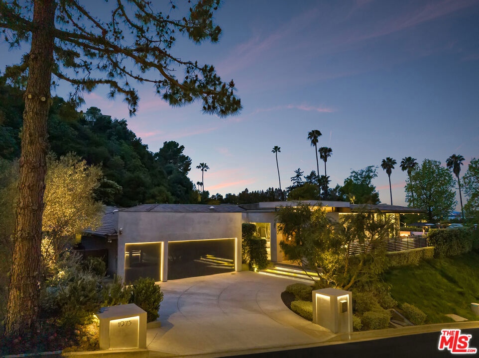 1975 Loma Vista Drive