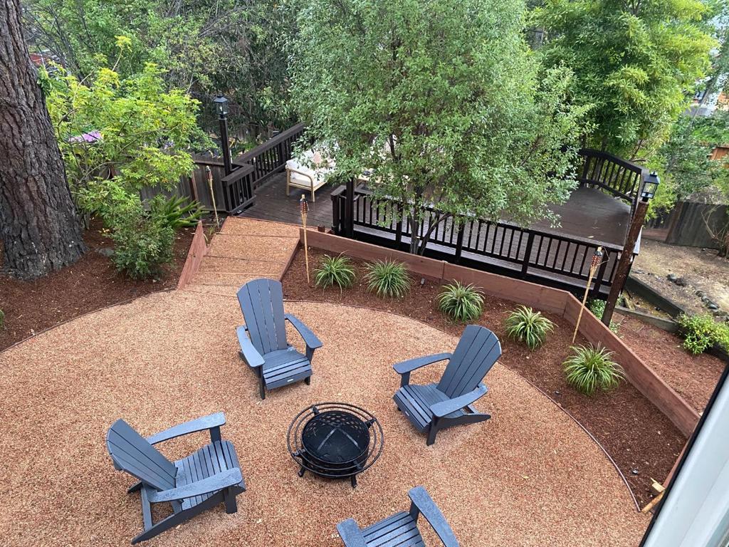 1085 Sunset Drive