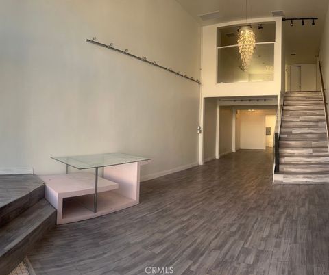 Photo of 7552 Melrose Ave, Los Angeles, CA 90046 (MLS # GD25279506)