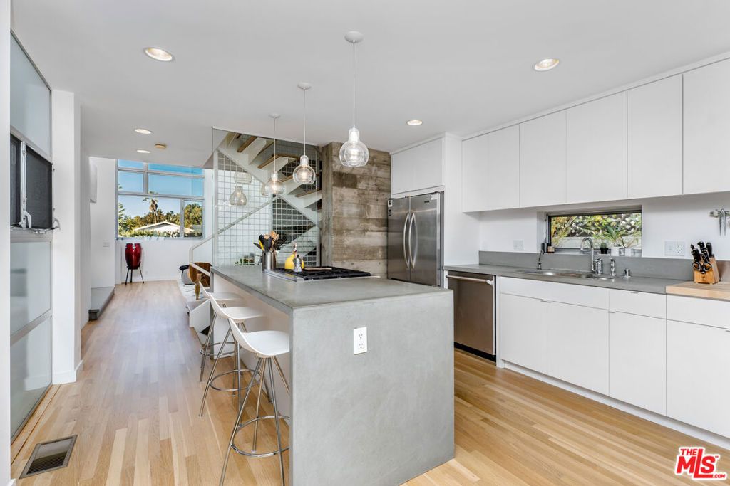 Photo of 552 Grand Boulevard, Venice, CA 90291 (MLS # 26662527)