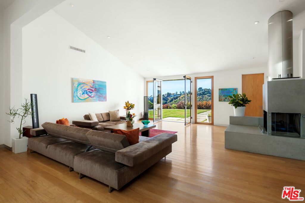 Photo of 817 ENCHANTED Way, Pacific Palisades, CA 90272 (MLS # 26728009)