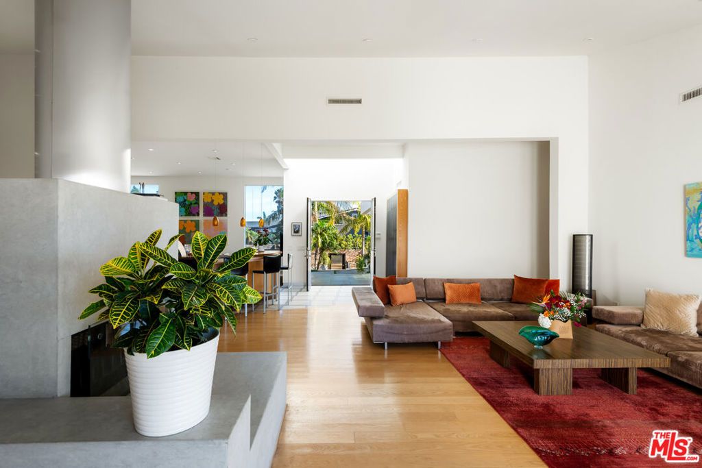 Photo of 817 ENCHANTED Way, Pacific Palisades, CA 90272 (MLS # 26728009)