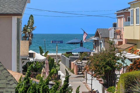 Photo of 749 Zanzibar Ct Ct, San Diego, CA 92109 (MLS # 260019211SD)
