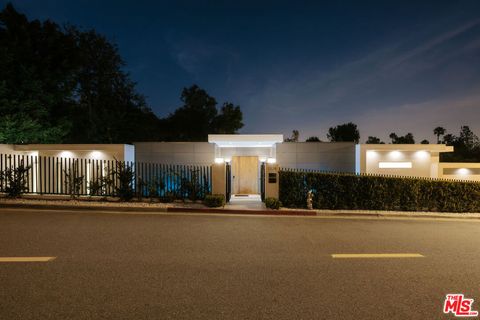 1124 Summit Drive Beverly Hills CA 90210