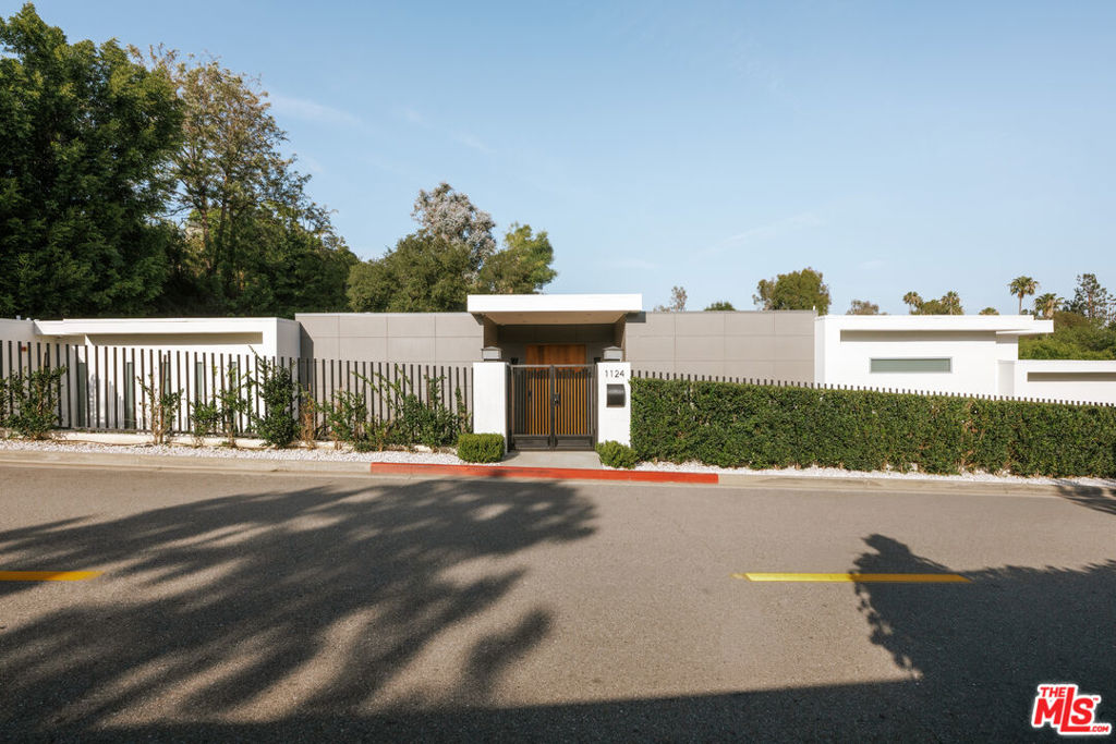 1124 Summit Drive
