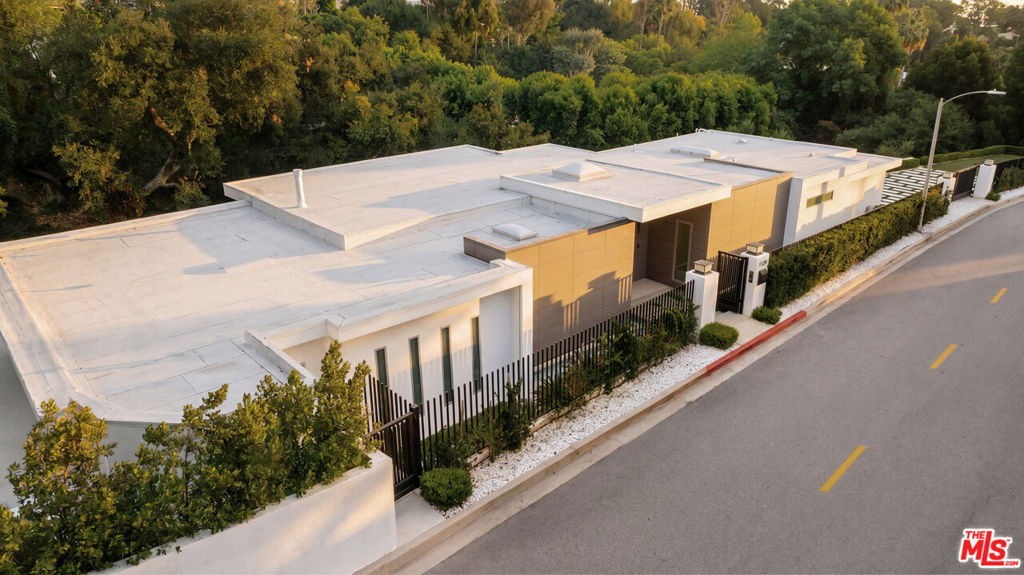 1124 Summit Drive