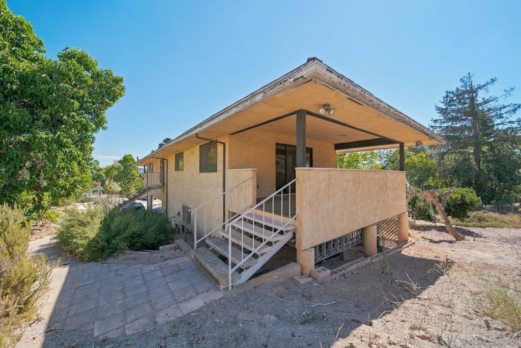 4940 Alzeda Dr