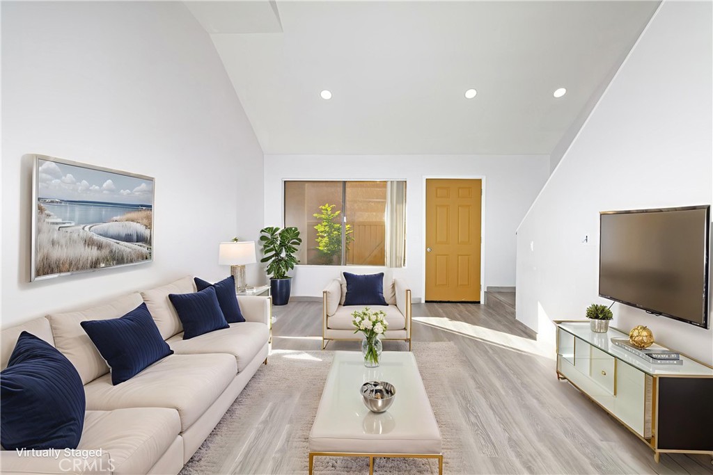 Properties 1 435 W 9th F5