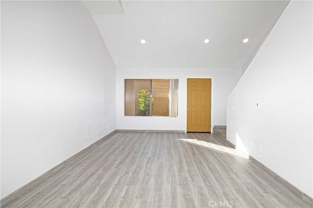 Properties 3 435 W 9th F5