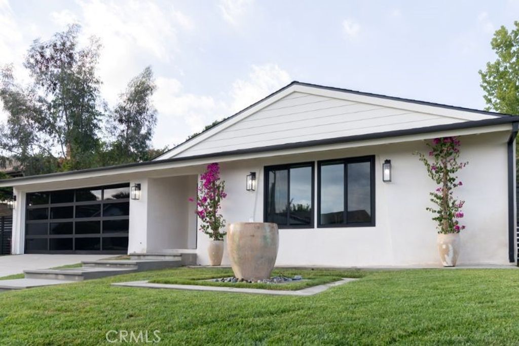 Photo of 17531 Doric Street, Granada Hills, CA 91344 (MLS # SR25215016)